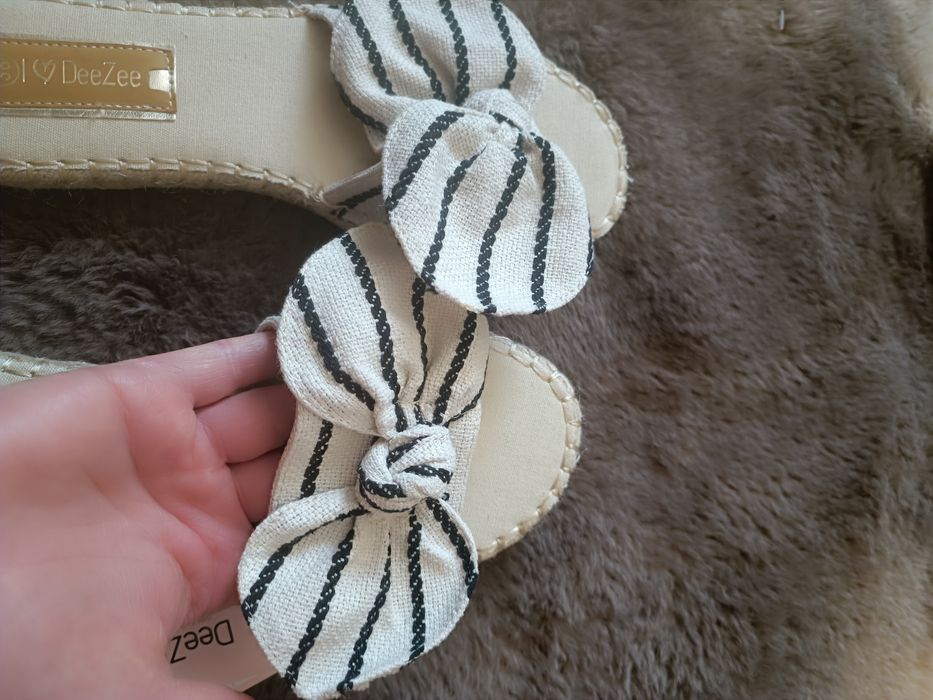 Nowe Klapki Espadryle DeeZee z Kokardą w Paski – Rozmiar 38