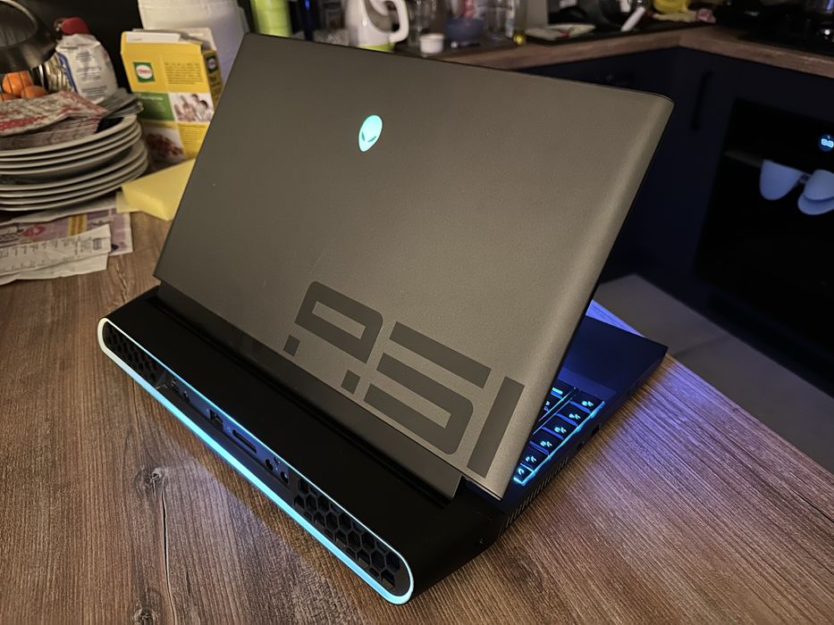 Laptop Dell Alienware Area 51m RTX 2080 8gb 180w, 64gb ram, i7 9700k
