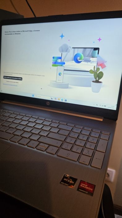 HP 15s-eq ryzen 7 5700u 8gb ddr4 256gb m2