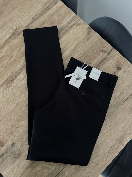 Czarne spodnie garniturowe slim fit TeeShoppen