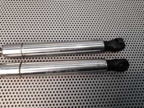 Amortecedor da mala VOLKSWAGEN Bora (1J2)