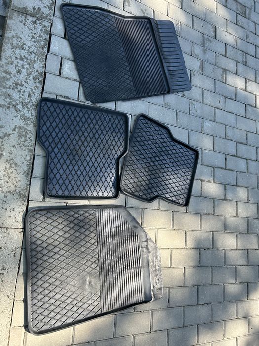 Продам автоковры toyota rav 4