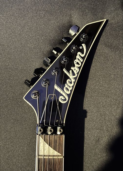 Gitara Jackson JS32 King V White
