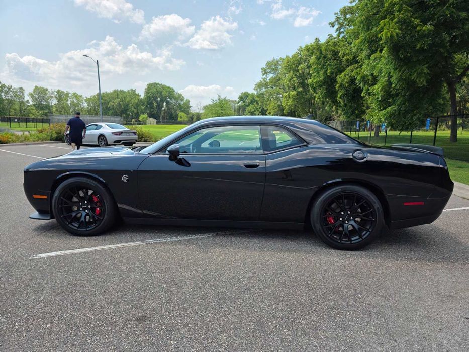 Dodge Challenger SRT Hellcat      2016