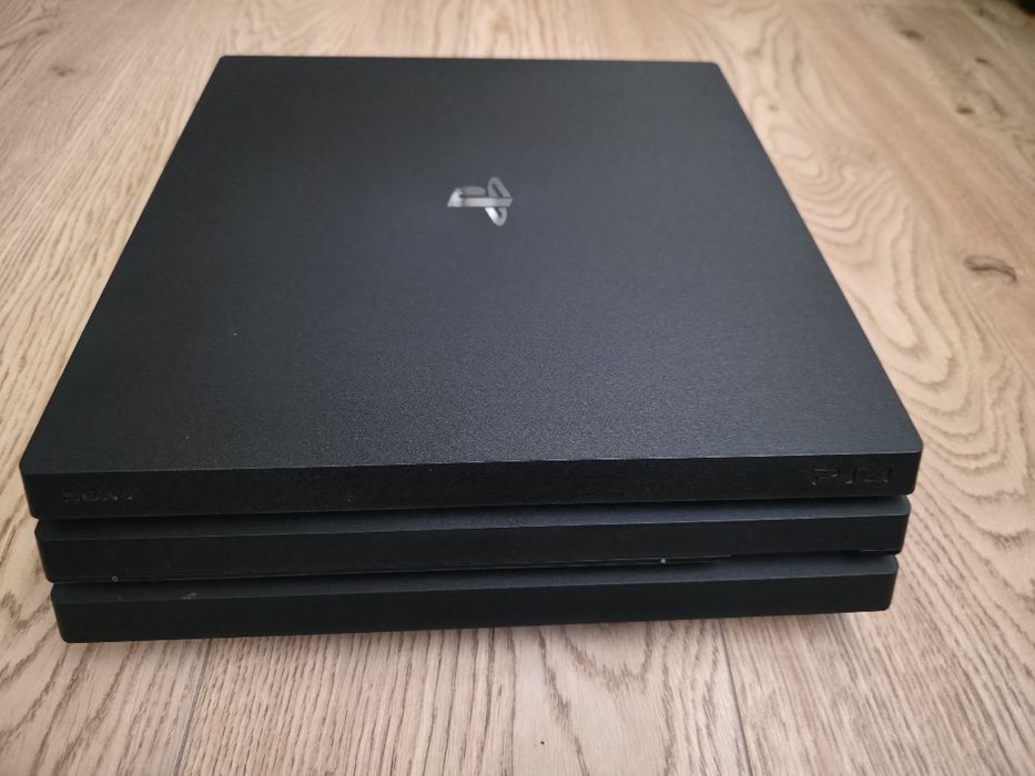 Ps4 pro mega zestaw, 3 pady, ładowarka, po serwisie