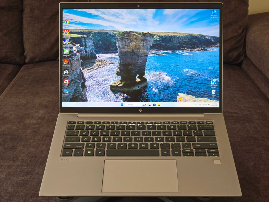 HP ZBook Firefly 14 G10 A (14" FHD+ IPS 100% sRGB/ 7940HS/ 32 DDR5/ 512 SSD)
