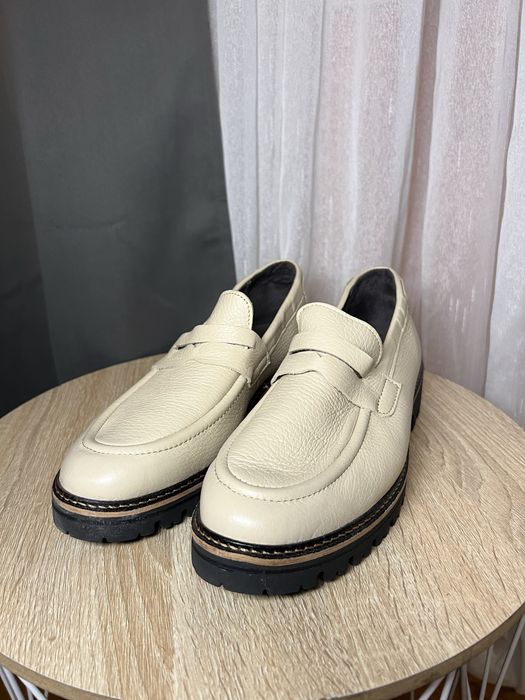 Лофери шкіряні бежеві