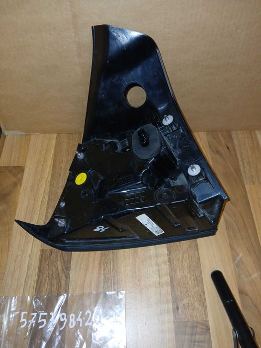lampa prawa tył tylna w błotnik Tesla 3 Y