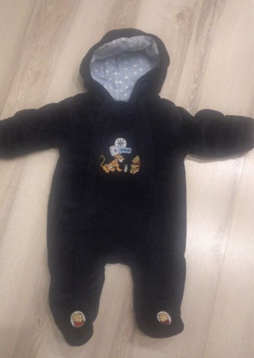 Disney kubus puchatek kombinezon welurowy 0-3 m