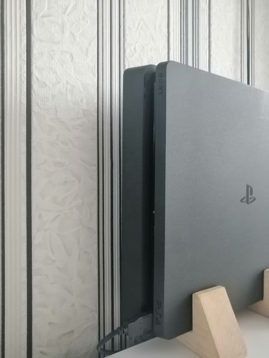 Продам Sony PlayStation 4 slim 1 TB