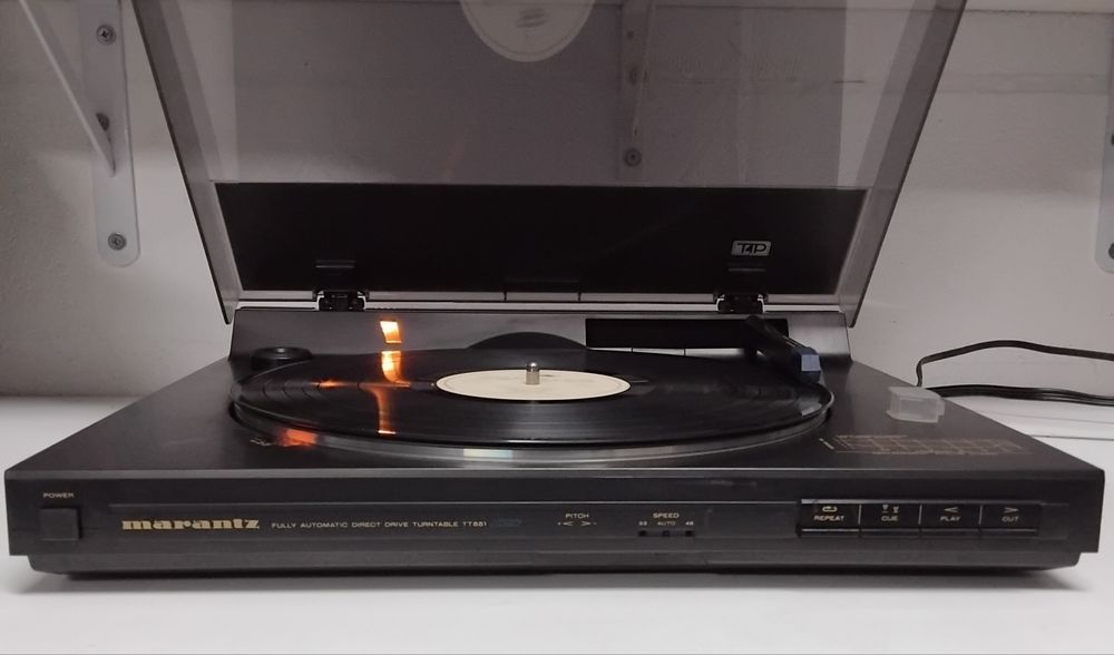 MARANTZ gira-discos Direct Drive TT-551