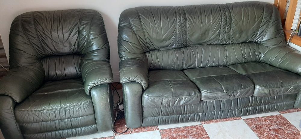 2 sofás em pel verde garrafa