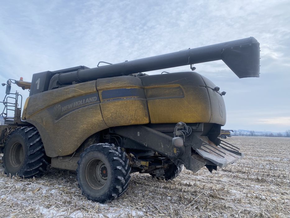 Комбайн New Holland CX 8080. Ню Холанд 8080. Комбайн.