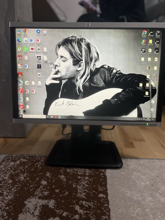 Продам монитор в хорошем состоянии HP Compaq LA2205wg.