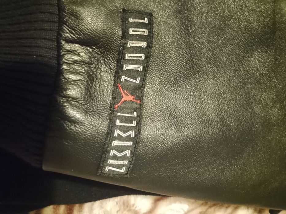 Продам курточку новую