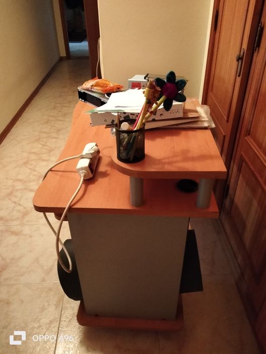 Vendo secretária de estudo
