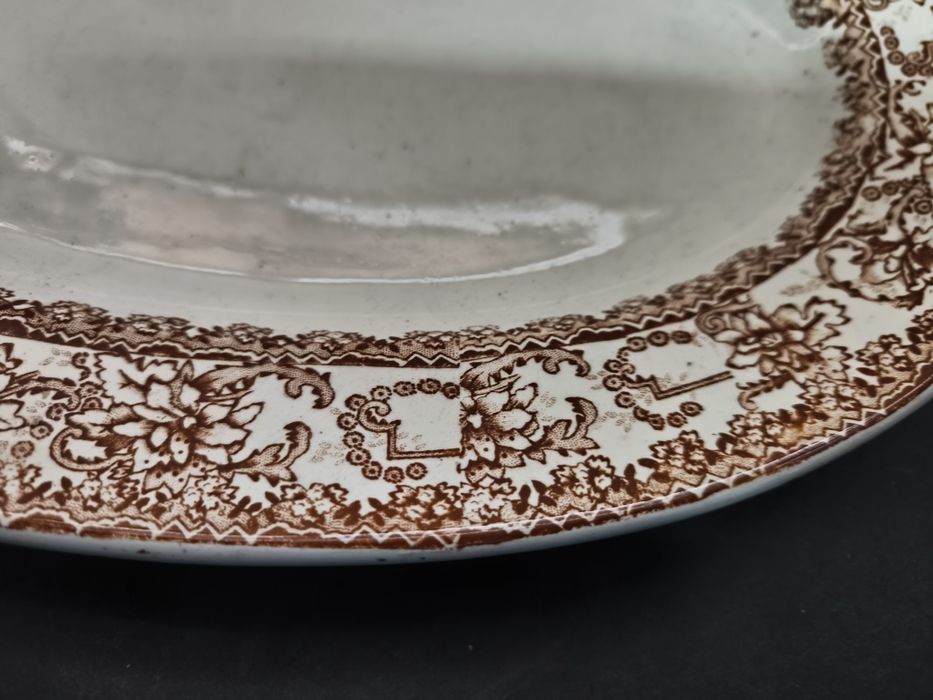 Travessa Antiga em Faiança Deco Floral Castanha
Bela travessa oval ant