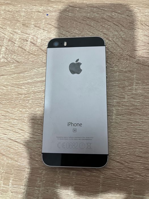 iPhone SE cinzento escuro