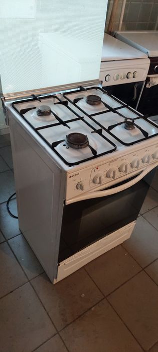 Газову плиту  з газовой духовкою дуже дешево продаю