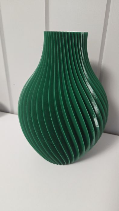 Ваза смарагд надрукована на 3D принтері