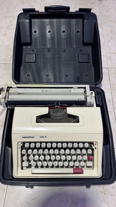 Máquina de escrever de marca Marathon 2200 TR