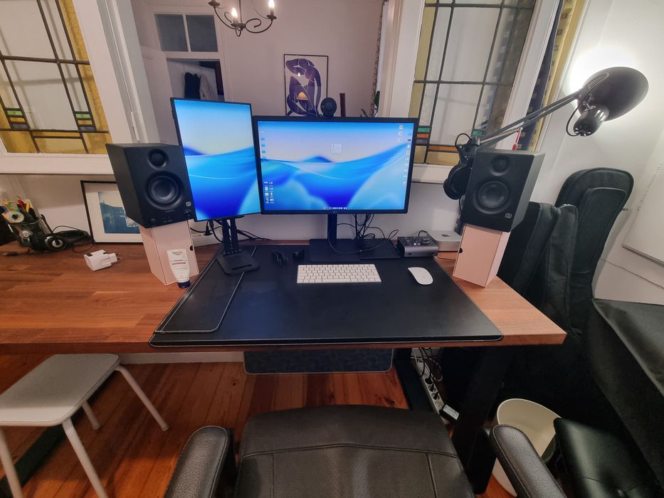 Secretária / Mesa de Escritório - Tampo em Nogueira (IKEA Karlby) + Pés em Aço