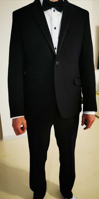 Nowy czarny garnitur