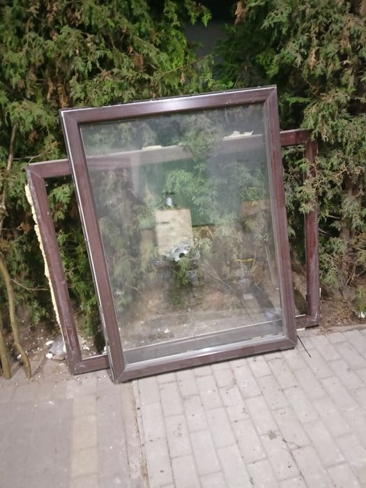 Plastikowe okno z rozbiórki