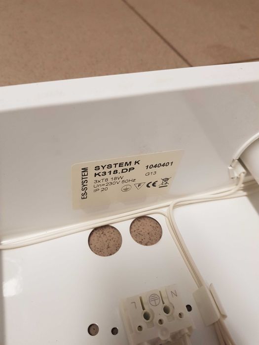 Oprawy natynkowe rastrowe