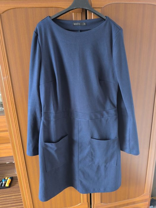Granatowa sukienka firmy Mohito r. XL