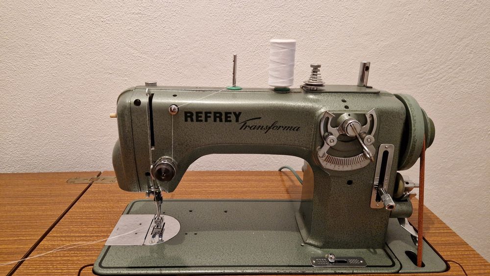 Máquina de Costura Refrey