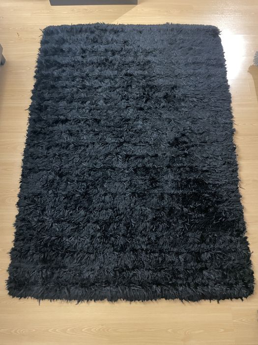 Carpete Preta 180cm x 126cm usada