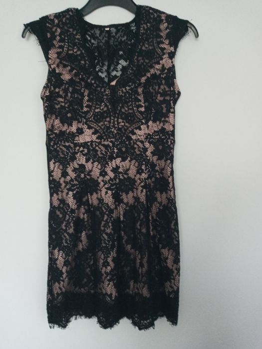 Czarna, koronkowa sukienka