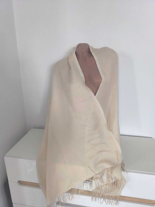 Шарф палантин світлого кольору