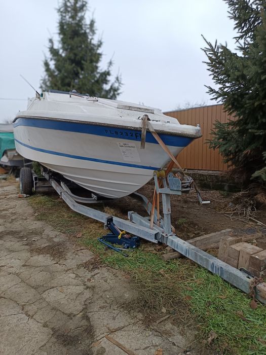 Катер Bayliner каютный