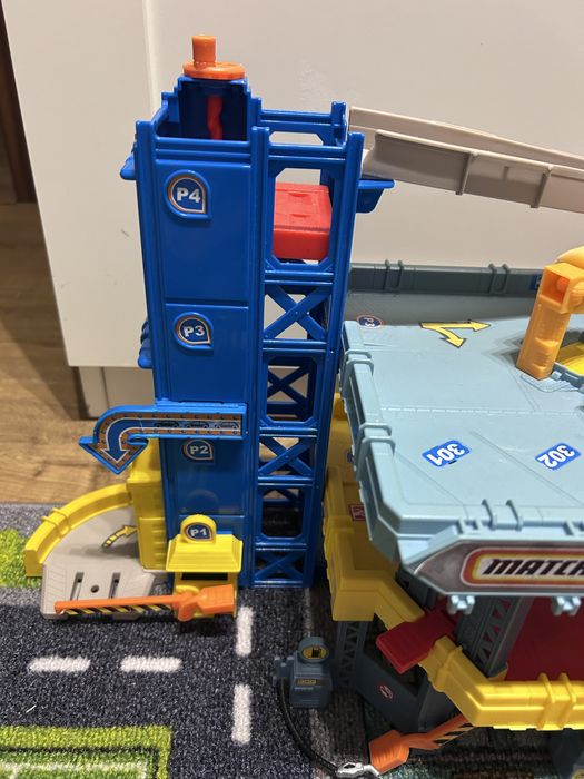 Matchbox Zestaw Garaż 3-poziomowy tor samochodowy dla dzieci