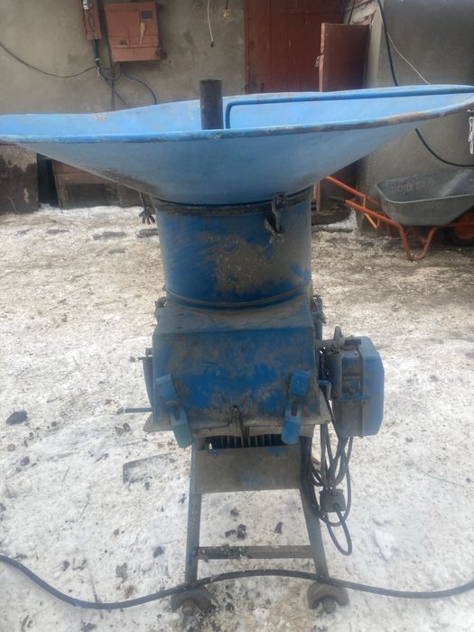 Продам млин зернодробарку та вальцеву дробарку