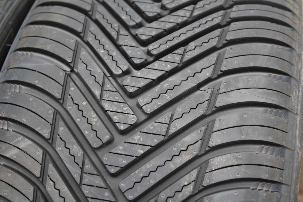 225 40 R18 Hankook Kingery 4S2