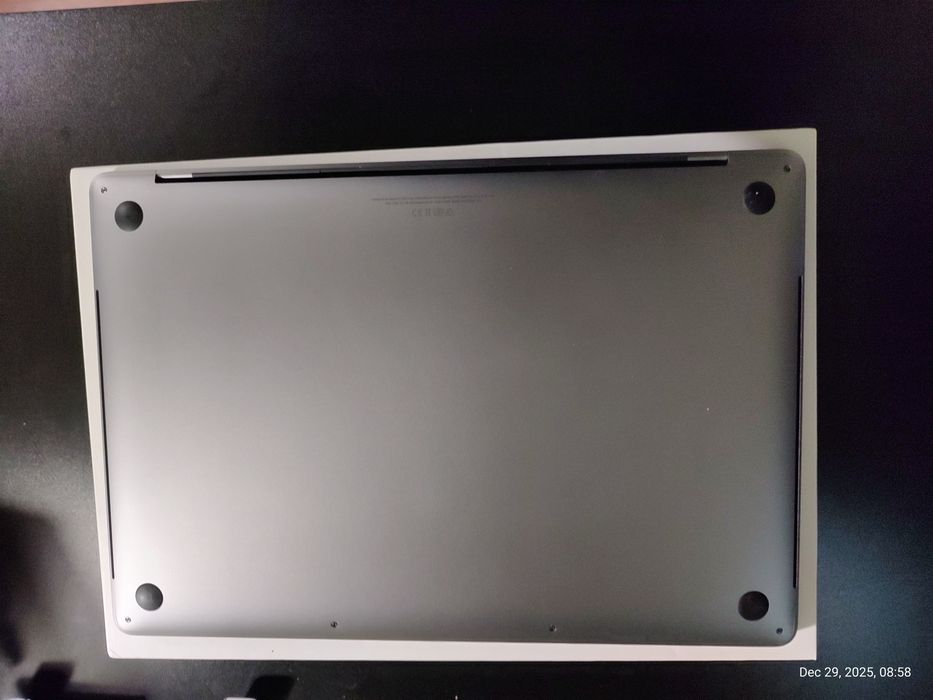 MacBook Pro 15 2019 2,3 GHz i9 16GB 4GB-video 512GB