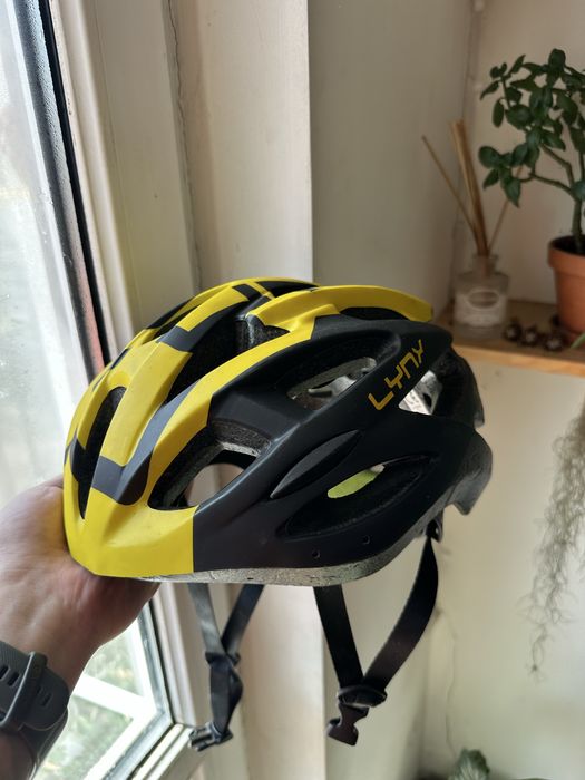 Велошолом та велозапчастини