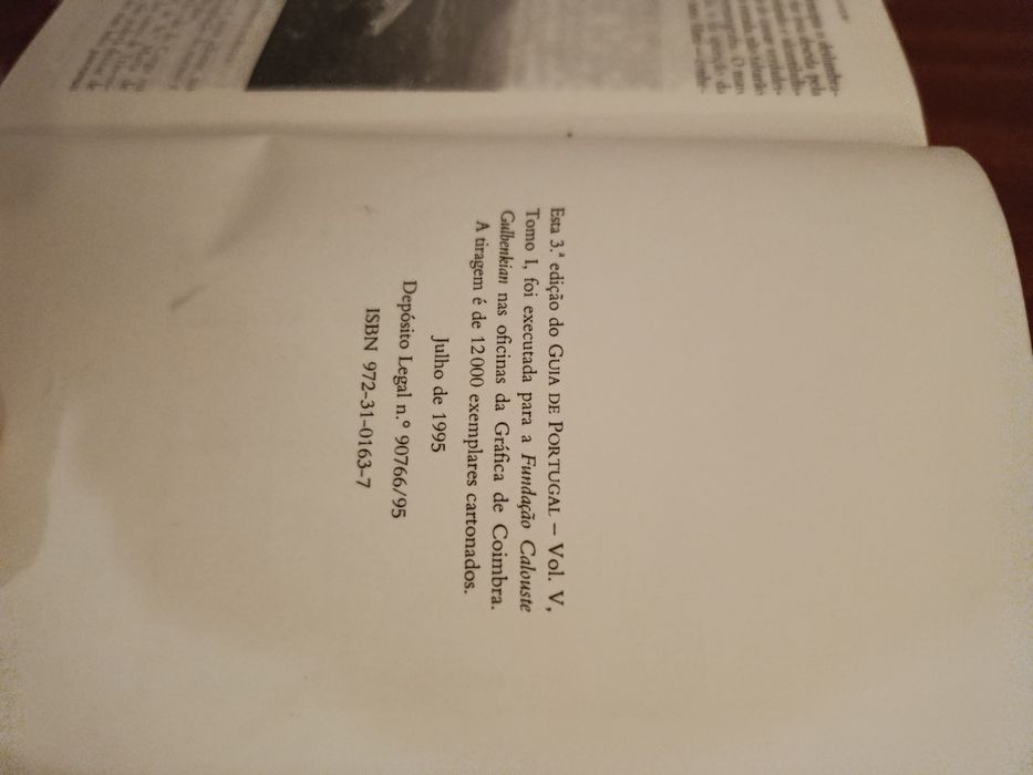 Coleção de 8 Guias de Portugal — mapas, gravuras, Fundação Gulbenkian