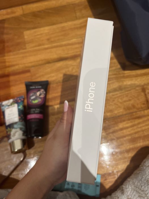 Venso caixa de iphone 13 NOVA!!