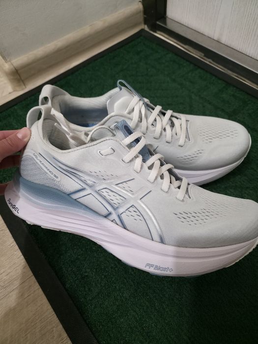 Нові чоловічі кросівки asics