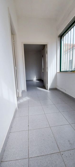 Arrendamento de espaço comercial na Travessa do Calvário