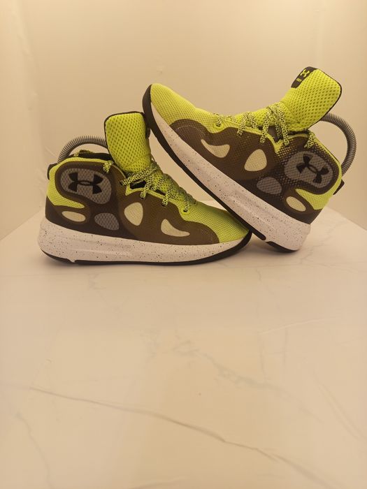 Under Armour ...