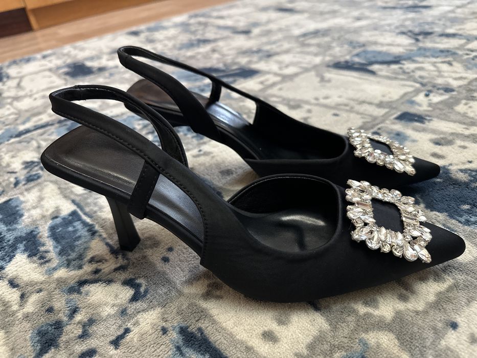 Туфельки,одягнені 1 раз,проходила в їх годину.