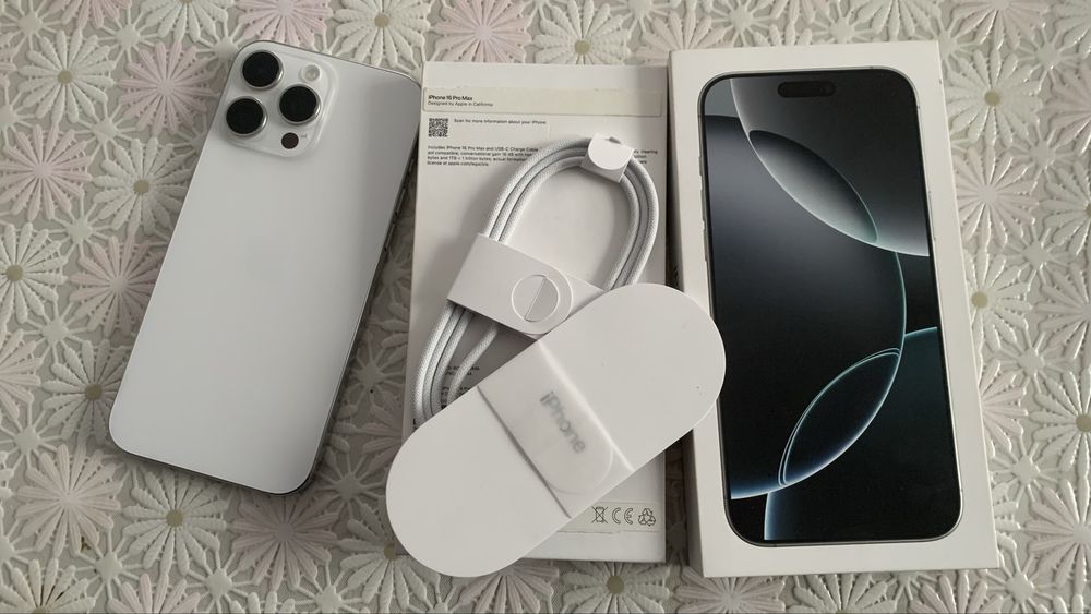 iPhone 16 Pro Max 256GB White Titanium eSIM повний комплект
