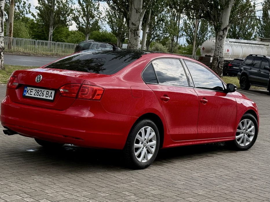 Продам Volkswagen Jetta SE 2013 год 1.8