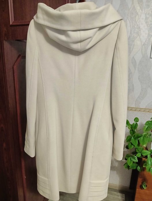 Демісезонне пальто