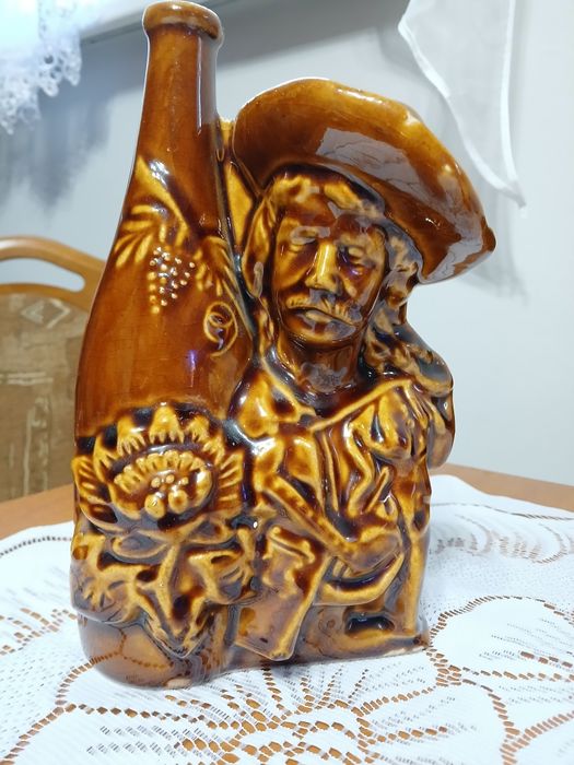 Ozdobna karafka i 5 kieliszków